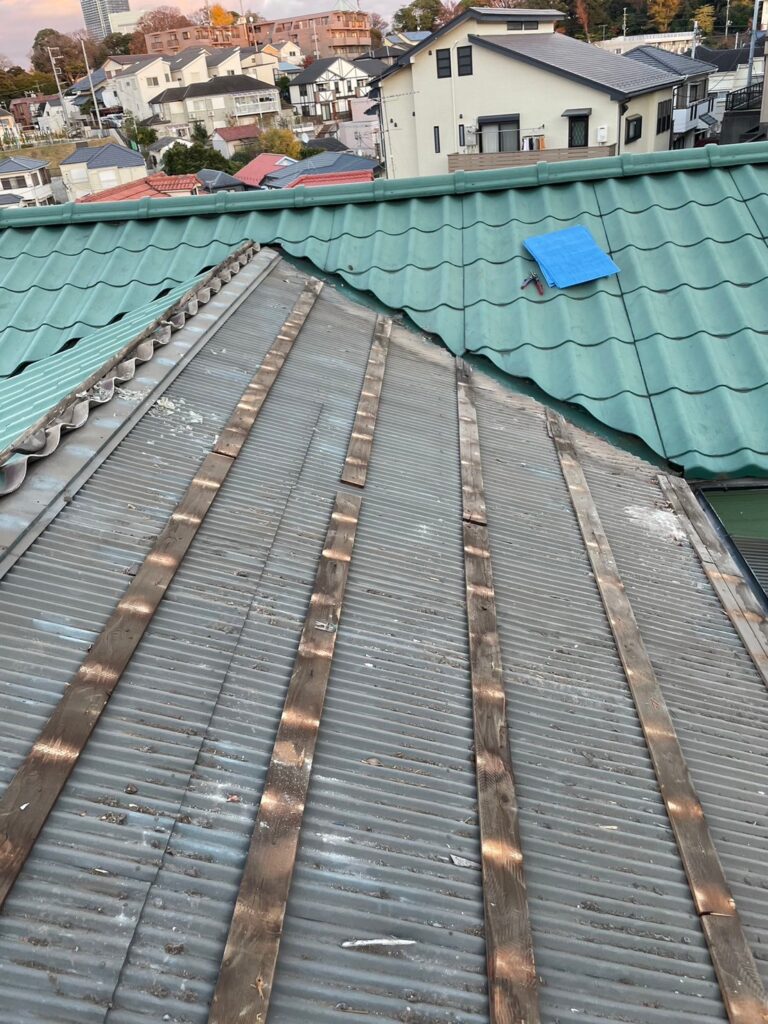 横浜市西区にて屋根葺き替え工事〈スーパーガルテクトで雨漏り修理〉 施工後